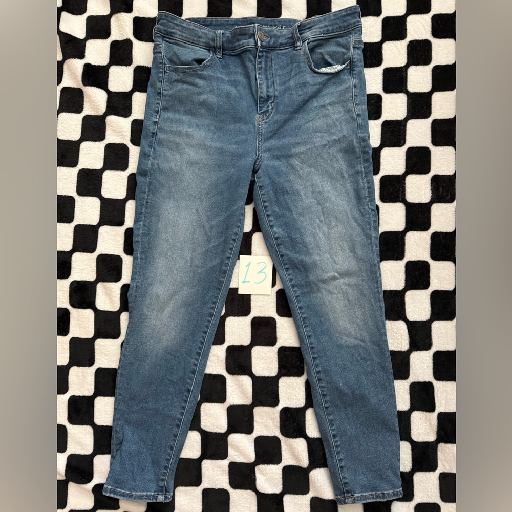 Women's Blue Jeans American Eagle Hi-Rise jeggings. 16 short